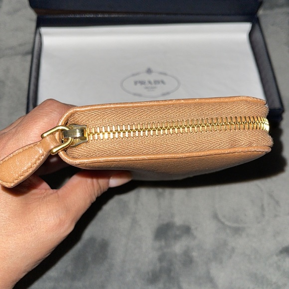 Preloved Prada wallet excellent condition brown color. Beautiful lots of space - Picture 3 of 11